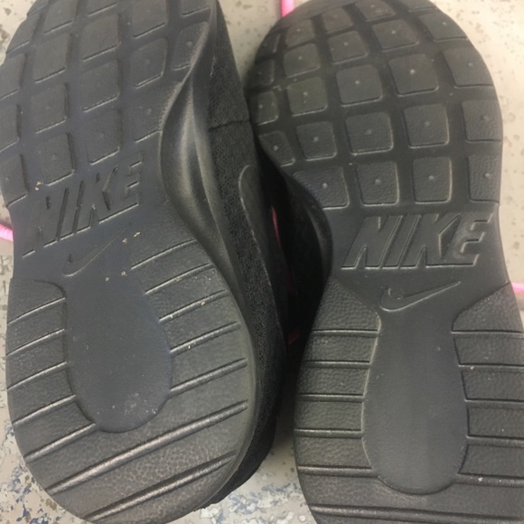 Nike shoes- new - Picture 3 of 5